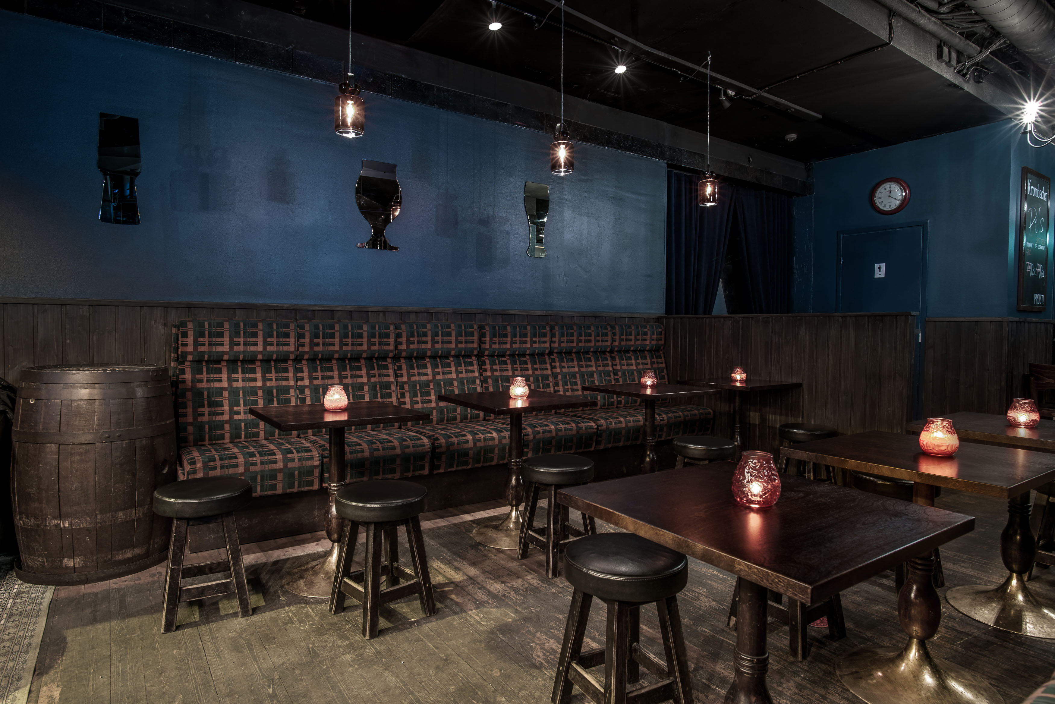 Black Door bar spontaneous zone